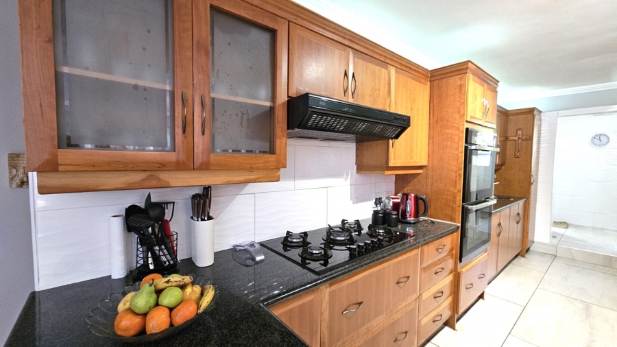 4 Bedroom Property for Sale in Ifafi North West